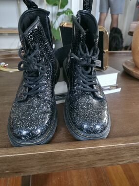 Black Glitter Combat Boots - Women's Fashion Lace-Up